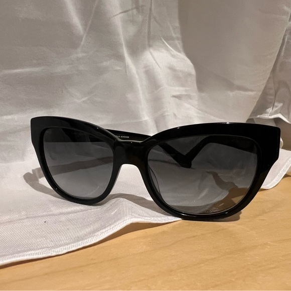 Kate Spade Sunglasses - new with tags, not original case - Picture 3 of 4